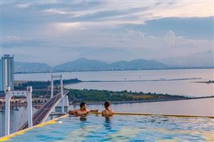 Năm khách sạn có bể bơi trên cao ở Đà Nẵng
