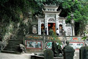 Khám phá động, chùa Địch Lộng (Ninh Bình)