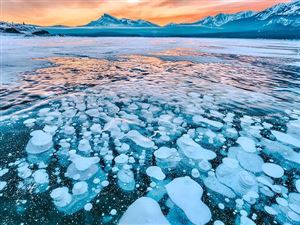 Vẻ đẹp siêu thực của hồ băng Abraham ở Canada