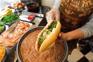 Bánh mì, cà phê, phở Việt Nam lọt top 50 món ăn đường phố ngon nhất châu Á