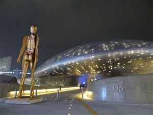 Lạc bước tại Dongdaemun Design Plaza - quần thể kiến trúc độc đáo ở Seoul