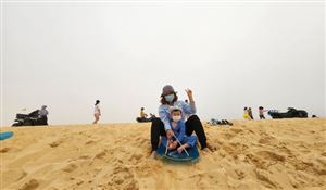 Trượt cát - trải nghiệm độc đáo khi đến Quảng Bình