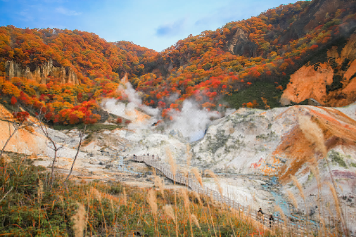 Thung lũng địa ngục'' ở Hokkaido ngập trong thu vàng lá đỏ - Ngôi sao