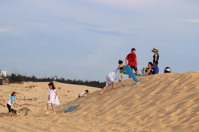 Trượt cát - trải nghiệm độc đáo khi đến Quảng Bình - Ảnh 12.