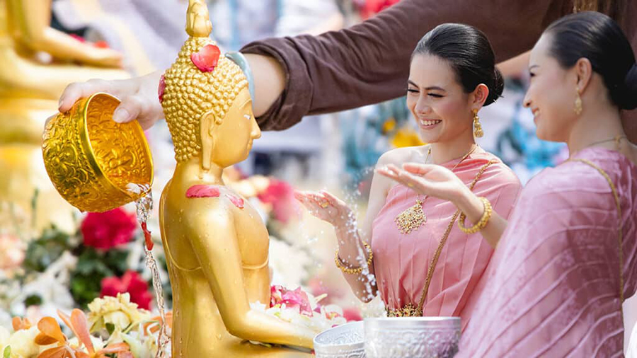 Thái Lan: Tấp nập du khách trải nghiệm “Tết té nước Songkran” 2023 - Ảnh 3.