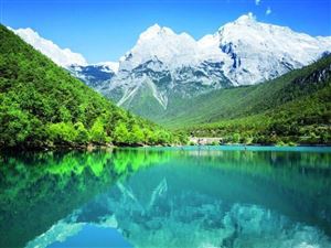 Thơ mộng vẻ đẹp Lam Nguyệt cốc soi bóng núi Ngọc Long