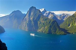 Milford Sound – “hòn ngọc” New Zealand