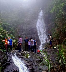 Đến với thác Hàm Rồng, Quảng Ninh