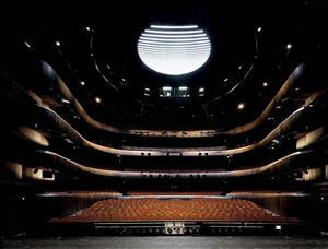 Vẻ Đẹp Kiến Trúc Của Nhà Hát Quốc Gia National Theatre Na Uy